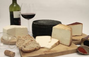 Useful Tips on How to Pair Wine and Cheese